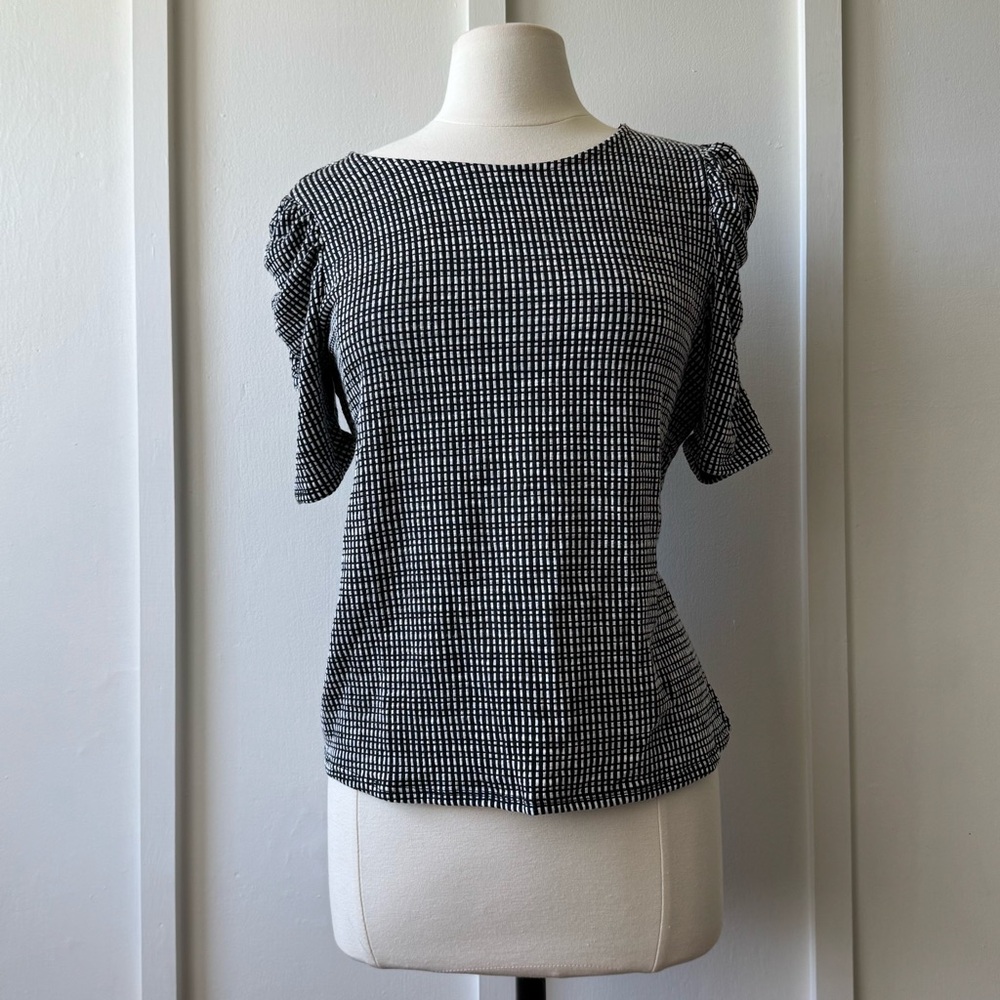 W5 Black and White Women's Top‎